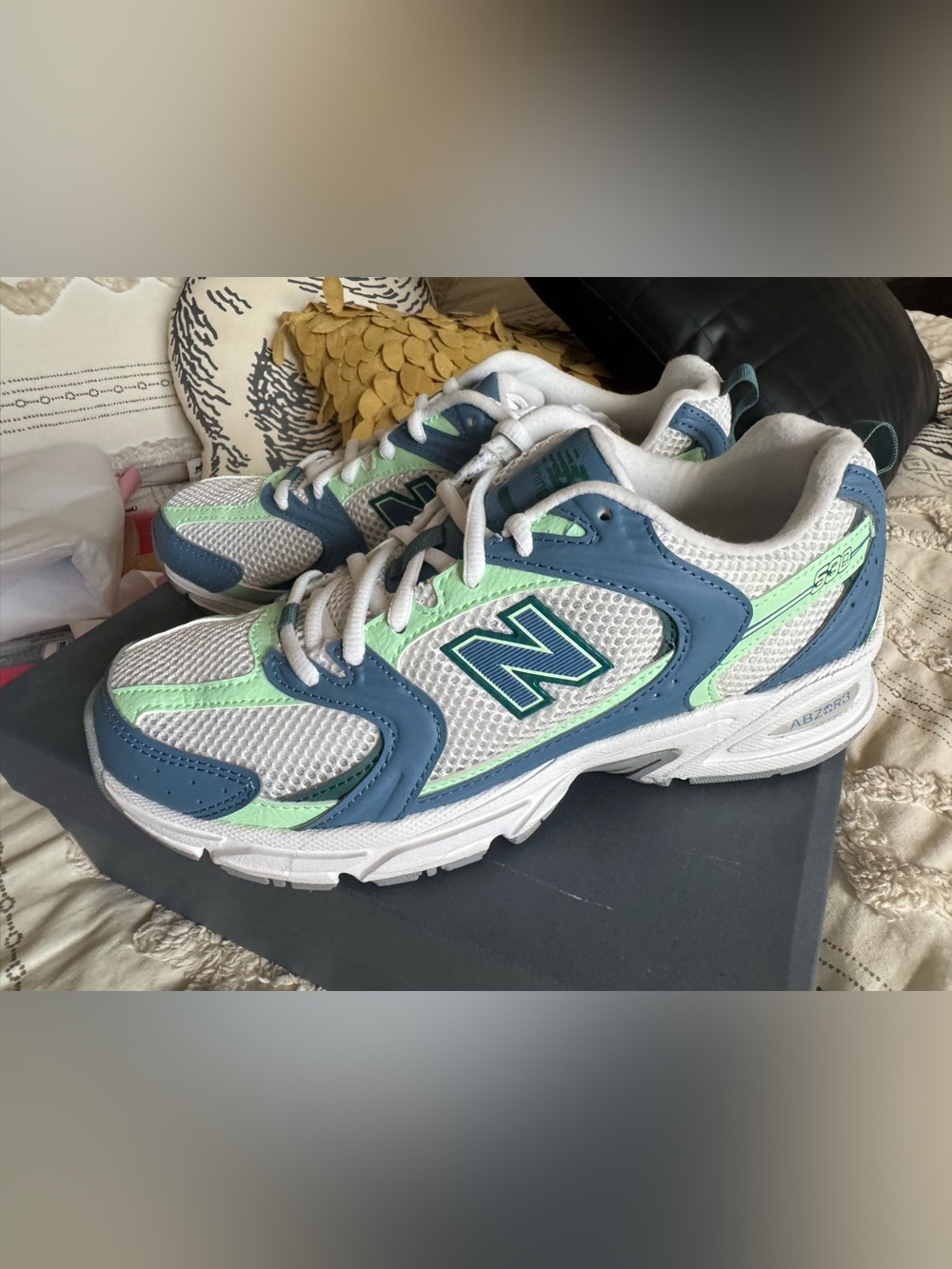 NWT New Balance  woman’s Green & Blue Athletic Sneakers -530 style - Sz 7